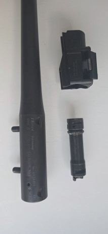 Cañón , cargador y cabezal de cerrojo en perfecto estado para Blaser R93.
Precio 850€. 02