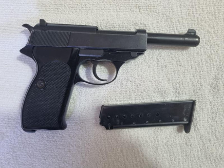 Se vende pistola Walther P38 del calibre 9 Parabellum con armazón de aluminio en buen estado. Precio 380 00