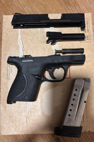 Pistola de 9 mm parabellum guiada actualmente en F con muy poco uso, prácticamente nueva.

Incluye 2 cargadores.
Incluye 00