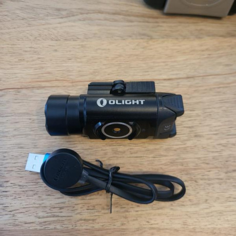 Se vende Pistola CZ SHADOW 2 negra 9mm con 5 cargadores, los 2 cargadores con los viene originalmente 12