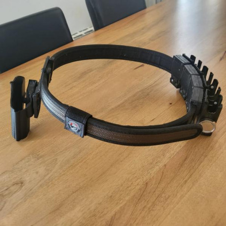 Se vende Pistola CZ SHADOW 2 negra 9mm con 5 cargadores, los 2 cargadores con los viene originalmente 11