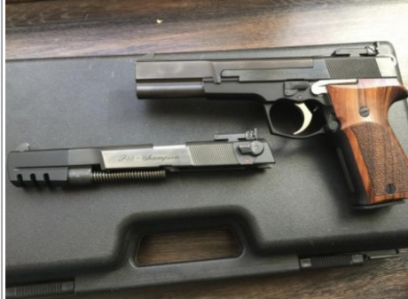 Se ofrece una magnífica pistola Walther P88 Champion 9mm de 6” y kit Walther Sport del 22Lr 6”. Estado 00