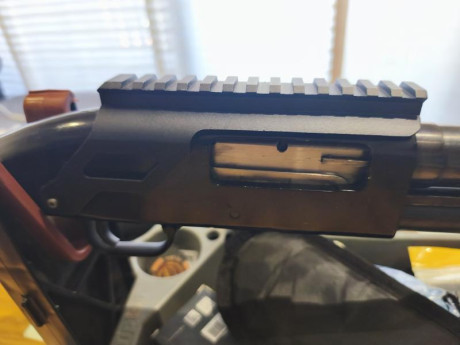 Vendo escopeta de corredera Maverick 88 en excelente estado. Calibre 12, capacidad 5+1. Un arma legendaria 12