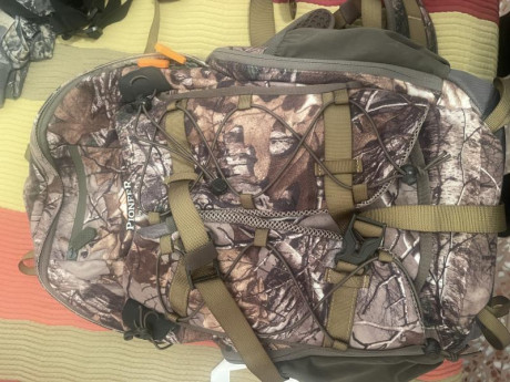  a la venta esta estupenda mochila de caza, la compré y por ser un poco mas grande que con la que cazo, 02