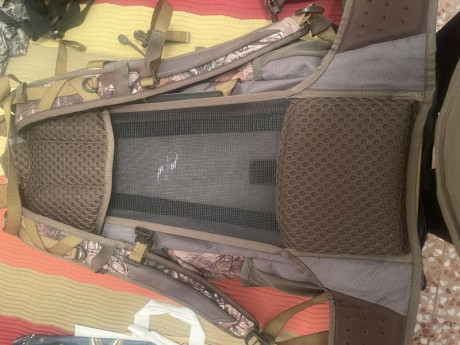 a la venta esta estupenda mochila de caza, la compré y por ser un poco mas grande que con la que cazo, 00