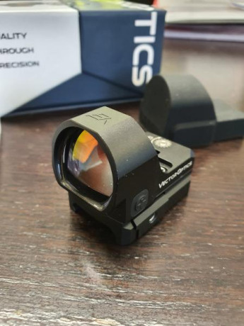 Vendo sistema  20260420_115147.jpg punto rojo Vector Optics modelo Frenzy-X 1x22x26 MOS con base magnética, 00