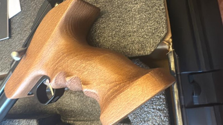 vendo pistola pcp Snowpeak PP800R en calibre 4,5 en su caja original , usada una sola vez cuando la compré..
Precio 01