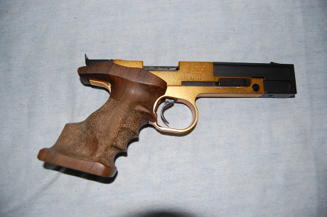 VENDO FAS 607  22 LR
Cacha talla M muy cómoda hecha a medida.
Tengo algo de repuesto. (puntos de mira, 00