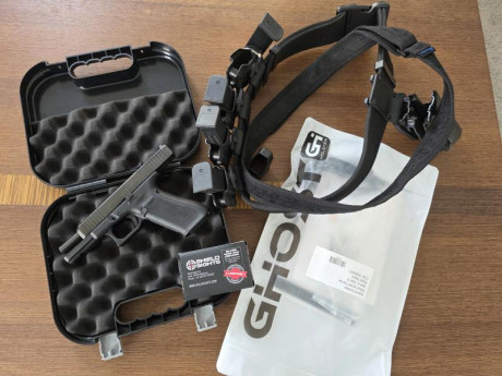 Muy buenas
Vendo Glock 17 quinta generación, modelo IPSC, punto rojo. 
Cinturón, portacargadores etc, 02