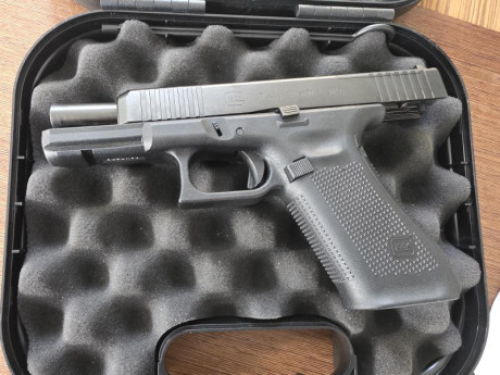 Muy buenas
Vendo Glock 17 quinta generación, modelo IPSC, punto rojo. 
Cinturón, portacargadores etc, 12