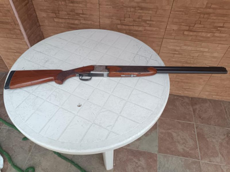 Un amigo vende una escopeta superpuesta Laurona Sporting  con 71cm de cañón con una y tres estrellas fijas 01