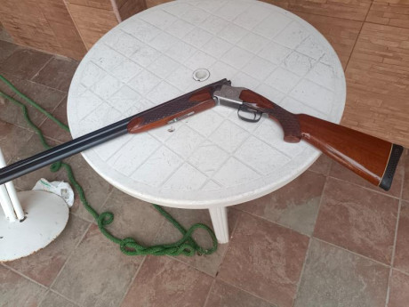 Un amigo vende una escopeta superpuesta Laurona Sporting  con 71cm de cañón con una y tres estrellas fijas 00