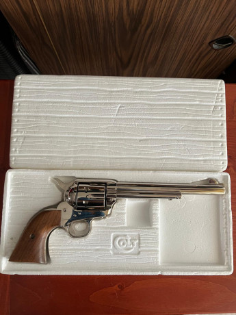 *SE VENDE ESTA JOYA:* 

 *Revolver COLT modelo SINGLE ACTION ARMY, calibre 45 Long Colt.* de 7 1/2 pulgadas 20