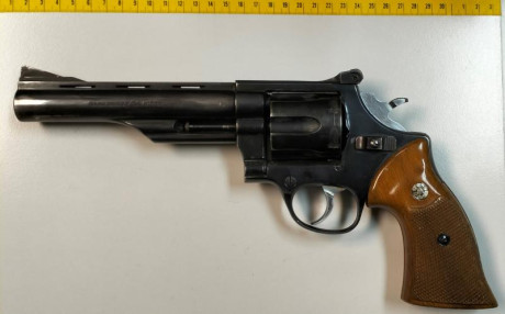 Buenos días.
Cambio Revolver marca Llama, calibre 44 Magnum, modelo Supercomanche, por pistola o revólver 02