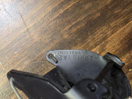 Hola,

Vendo bipode original Harris modelo 1A2 extensible de 9" a 12" (23 a 33cm) esta prácticamente 00