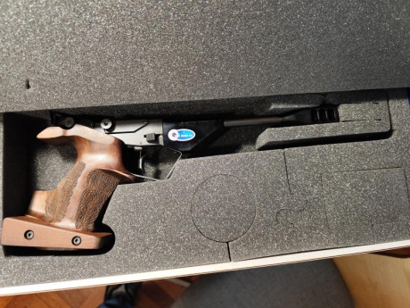 Pistola  de la marca Checa Tau.
Está nueva en su caja original, sólo estrenada para comprobar funcionamiento 10