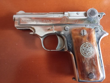 Buenos dias compañeros, busco cachas para estas dos Star, una del 6,35 y la otra del 9 corto. Como podeis 00