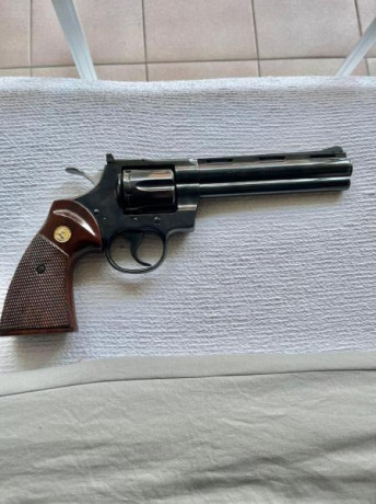 *SE VENDE:* 

 *Colt PYTHON* de 6" calibre 357/38.
Muy cuidado.

Que decir de esta preciosidad!!

 01