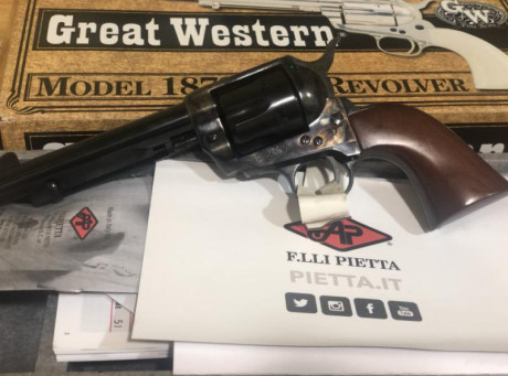 Vendo dos revólveres guiados en AER, el primero Pietta 45 COLT , tiene tirados 20 tiros , está nuevo , 02