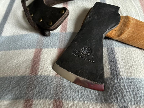 Buenas, pongo a la venta unas cuantas piezas:

-HULTAFORS hacha de trekking Ågelsjön Mini 0.5 Premium
Estado: 02