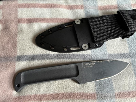 Buenas, pongo a la venta unas cuantas piezas:

-HULTAFORS hacha de trekking Ågelsjön Mini 0.5 Premium
Estado: 20