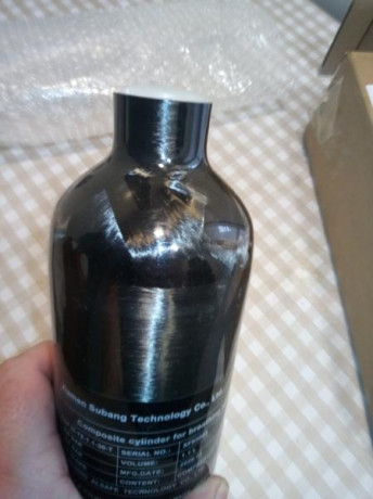 Buenos días.
Vendo botella carbono a estrenar de 300 bar de 1.1 litro.

70 euros 02