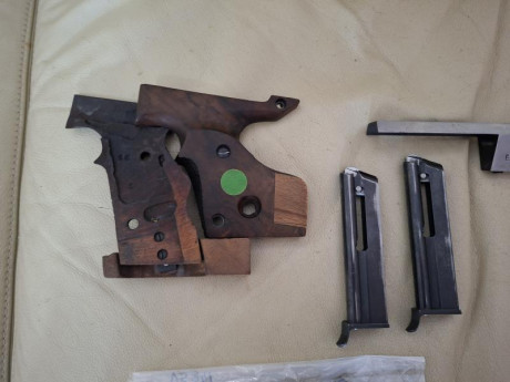 Vendo dos pistolas Unique, una del 22 lr, y otra de 32 sw, ambas en perfecto estado de uso y funcionamiento.

No 21