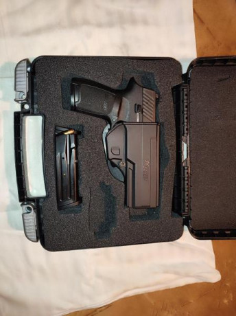 SE VENDE PISTOLA SIG SAUER, MODELO P320, CON CAJA DE TRANSPORTE, FUNDA Y 3 CARGADORES.
SE PONE EN VENTA 01
