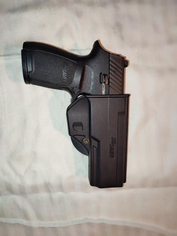 SE VENDE PISTOLA SIG SAUER, MODELO P320, CON CAJA DE TRANSPORTE, FUNDA Y 3 CARGADORES.
SE PONE EN VENTA 00