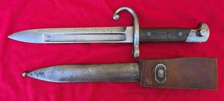 Cuchillo-bayoneta modelo 1897 para uso con el rifle Remington No. 5 Rolling Block de 7 mm. producida en 01