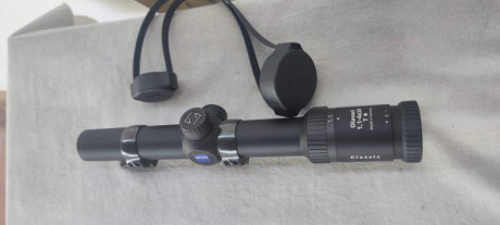 Impecable visor de montería ZEISS DIAVARI 1.1x4x24 con bases APEL originales. 
Se envía en funda de piel 00