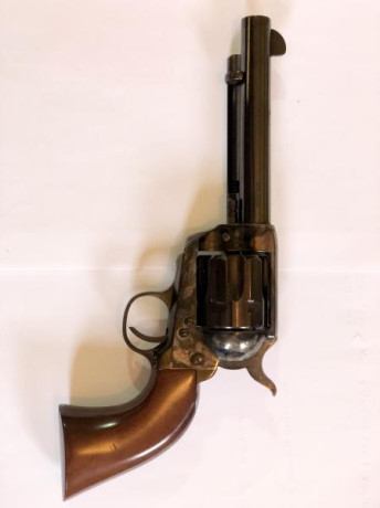Vendo revólver Pietta del calibre 45Lc, el revólver tiene pegados 20 tiros, para ver y probar estoy en 00