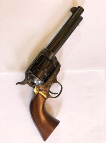 Vendo revólver Pietta del calibre 45Lc, el revólver tiene pegados 20 tiros, para ver y probar estoy en 02