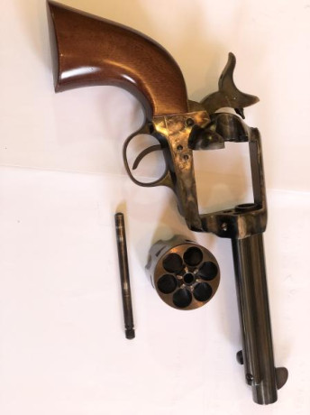 Vendo revólver Pietta del calibre 45Lc, el revólver tiene pegados 20 tiros, para ver y probar estoy en 01
