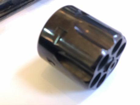 Vendo revólver Pietta del calibre 45Lc, el revólver tiene pegados 20 tiros, para ver y probar estoy en 00