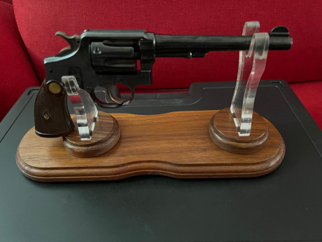 *SE VENDE:* 

 *Revolver SMITH & WESSON modelo de 1915* , cañón de 6" y calibre 38 special.

 11
