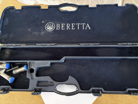 Hola

Vendo preciosa escopeta BERETTA modelo 687, acabado silver pigeon V. Es calibre 20. Carrillera ajustable. 12