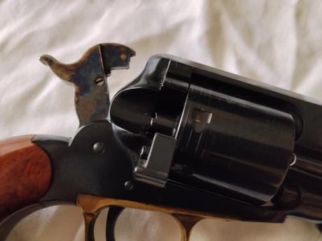 Se vende un Uberti Conversion 
Calibre 45 Long Colt. Cuartucho metálico 
Para competir en modalidad Piñal 11