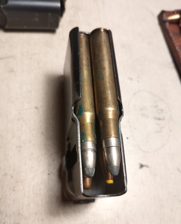 Buenas.
Pues vendo estos dos cargadores de las fotos para rifles Browning Bar. Capacidad: 2 cartuchos 00