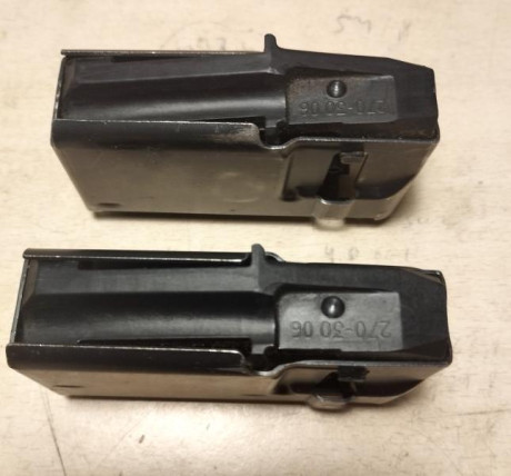 Buenas.
Pues vendo estos dos cargadores de las fotos para rifles Browning Bar. Capacidad: 2 cartuchos 20