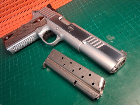  Pongo a la venta  esta pistola de un amigo.

PISTOLA STI TROJAN 6"
2 CARGADORES..
El arma esta en 12