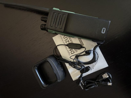 A la venta este walkie digital/analógico.
Fué un regalo pero mo tengo ni idea de utilizarlo mas allà de 01