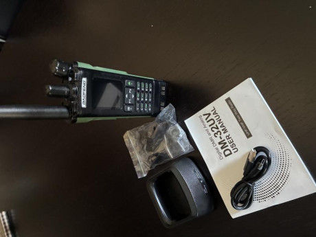 A la venta este walkie digital/analógico.
Fué un regalo pero mo tengo ni idea de utilizarlo mas allà de 00