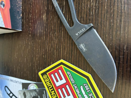 En venta este Izula acabado black oxide, totalmente nuevo con caja y accesorios originales.
Como extras 00