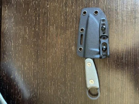 En venta este Izula acabado black oxide, totalmente nuevo con caja y accesorios originales.
Como extras 11
