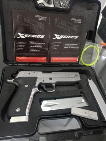Buenas pongo a trató mi querida sig sauer p226 sport inox 9 mm de 5 pulgadas va con maletín sig sauer 02