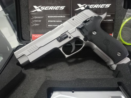 Buenas pongo a trató mi querida sig sauer p226 sport inox 9 mm de 5 pulgadas va con maletín sig sauer 01