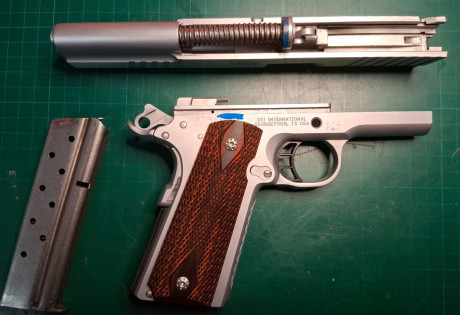  Pongo a la venta  esta pistola de un amigo.

PISTOLA STI TROJAN 6"
2 CARGADORES..
El arma esta en 20
