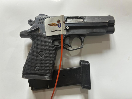 Hola a todos. 
Un conocido me ha pedido el favor de publicarle unas armas que tiene a la venta.

-Star 01
