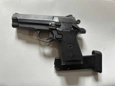 Hola a todos. 
Un conocido me ha pedido el favor de publicarle unas armas que tiene a la venta.

-Star 00